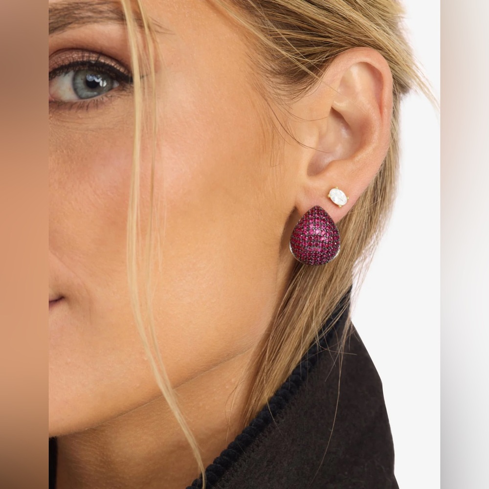 Norah Pavé Earrings
Gold|Ruby
Original price $95 - Picture 4 of 4